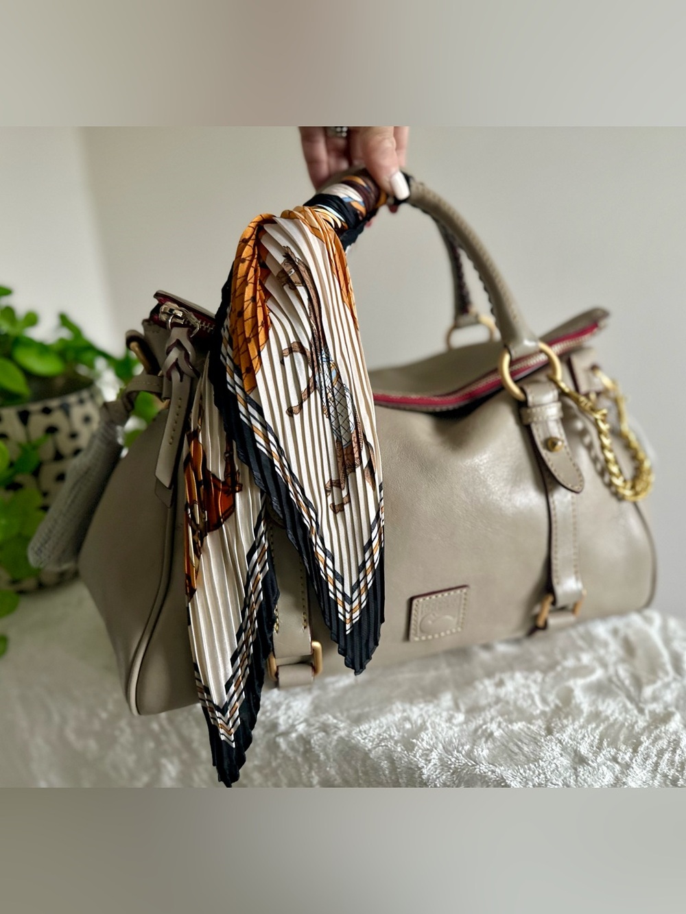 Dooney & Bourke Light Taupe Florentine Satchel EUC